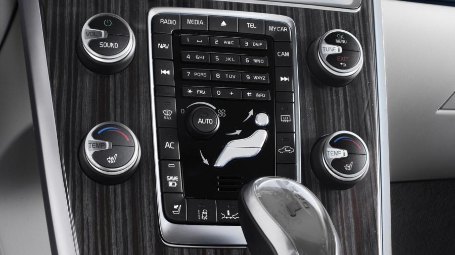 Детали интерьера Volvo XC60 Plug-in Hybrid Concept 2012 года  (фото 7 из 20)